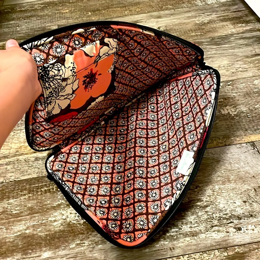 Cute Vera Bradley computer bag with flowers